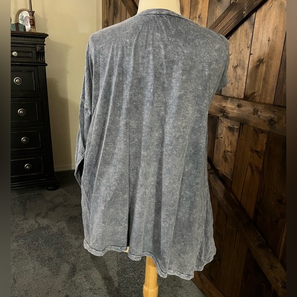 Krista Larson Asymmetrical Hem Blue Long Sleeve Top Excellent - Picture 3 of 5